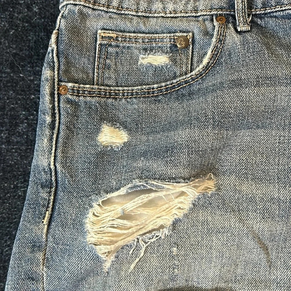 H&M &Denim Distressed Denim Shorts - Picture 5 of 6